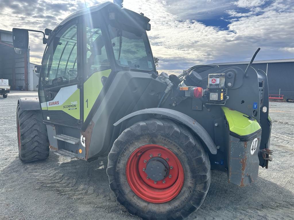 2020 CLAAS SCORPION 746 image 8