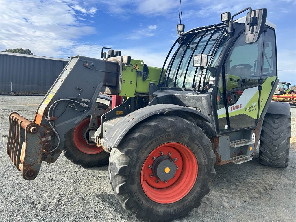 2020 CLAAS SCORPION 746 image 3
