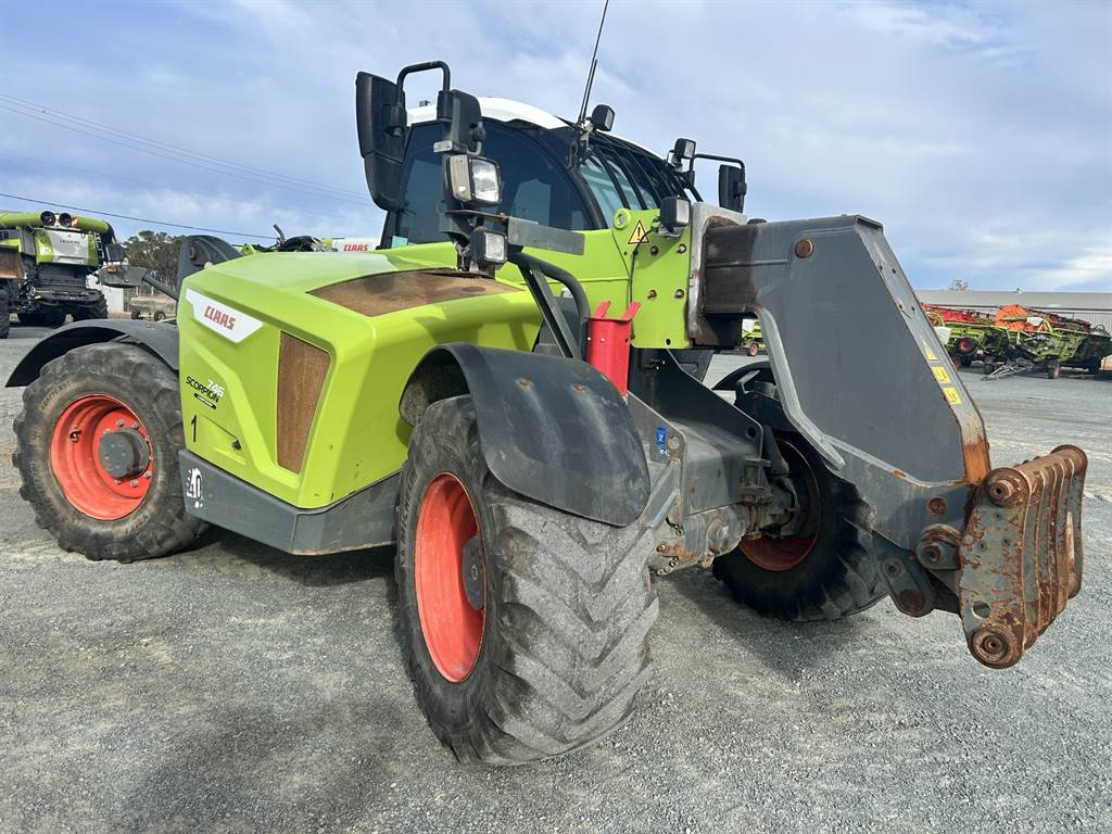2020 CLAAS SCORPION 746 image 4