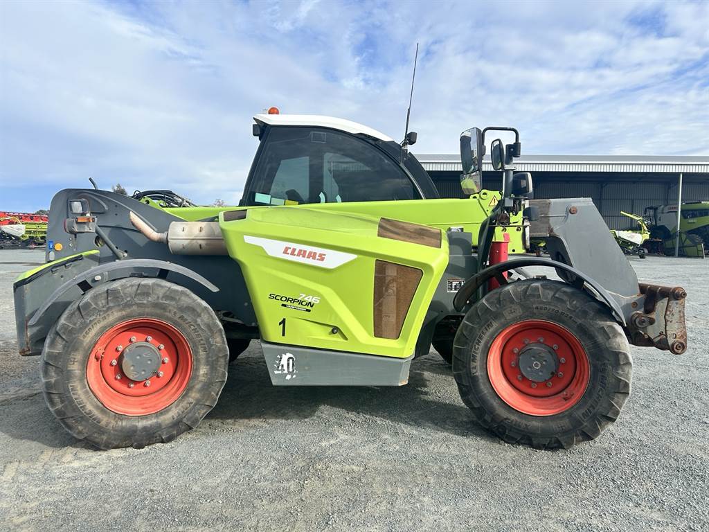 2020 CLAAS SCORPION 746