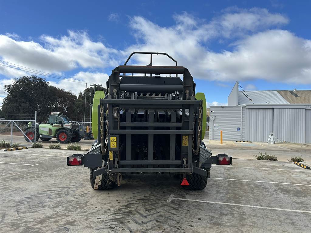 2018 CLAAS QUADRANT 5300 image 3