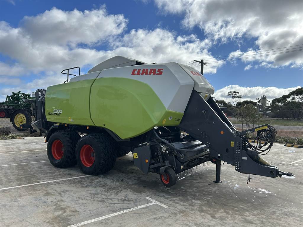 2018 CLAAS QUADRANT 5300 image 6
