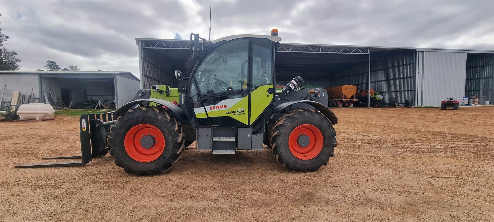 2023 CLAAS SCORPION 741 image 2
