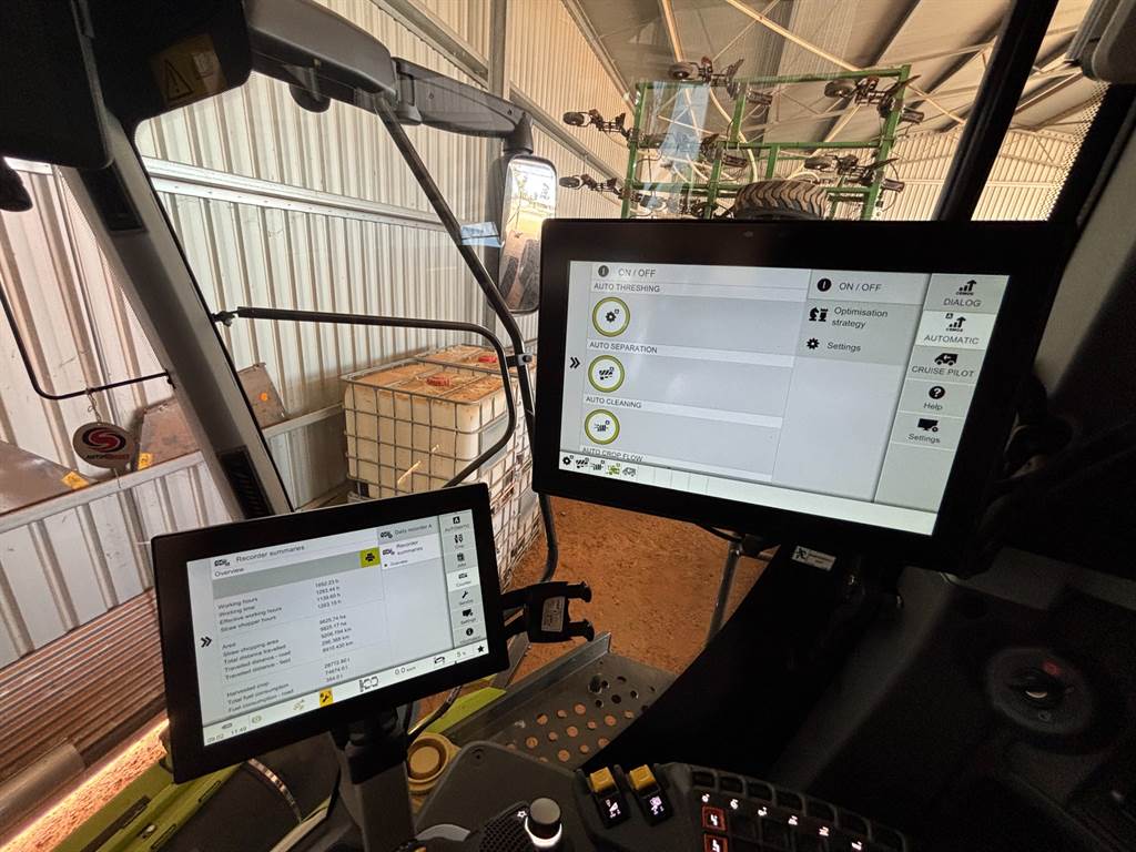 2021 CLAAS LEXION 8700 TT image 14
