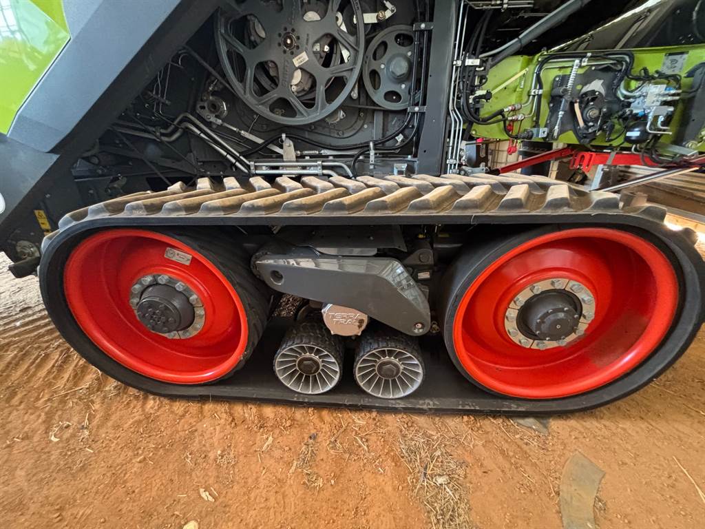 2021 CLAAS LEXION 8700 TT image 15