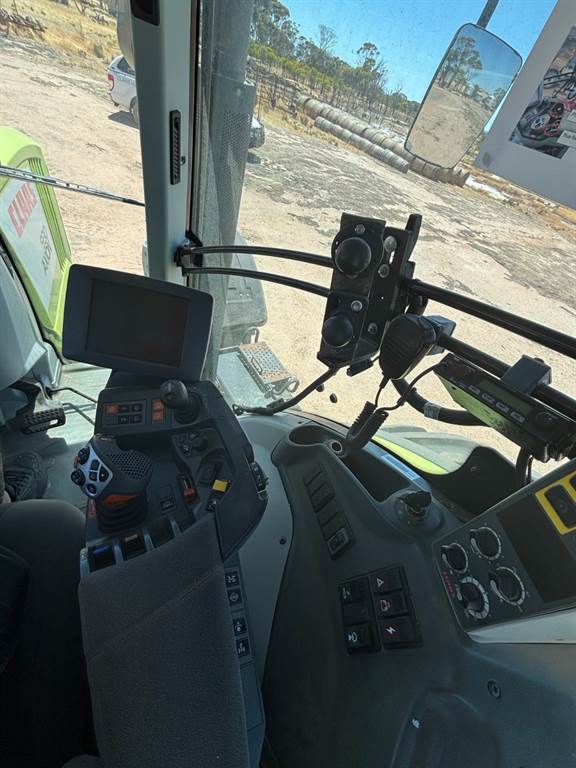 2015 CLAAS AXION 930 image 13