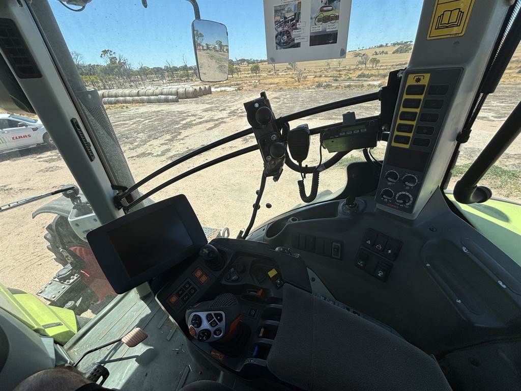 2015 CLAAS AXION 930 image 14