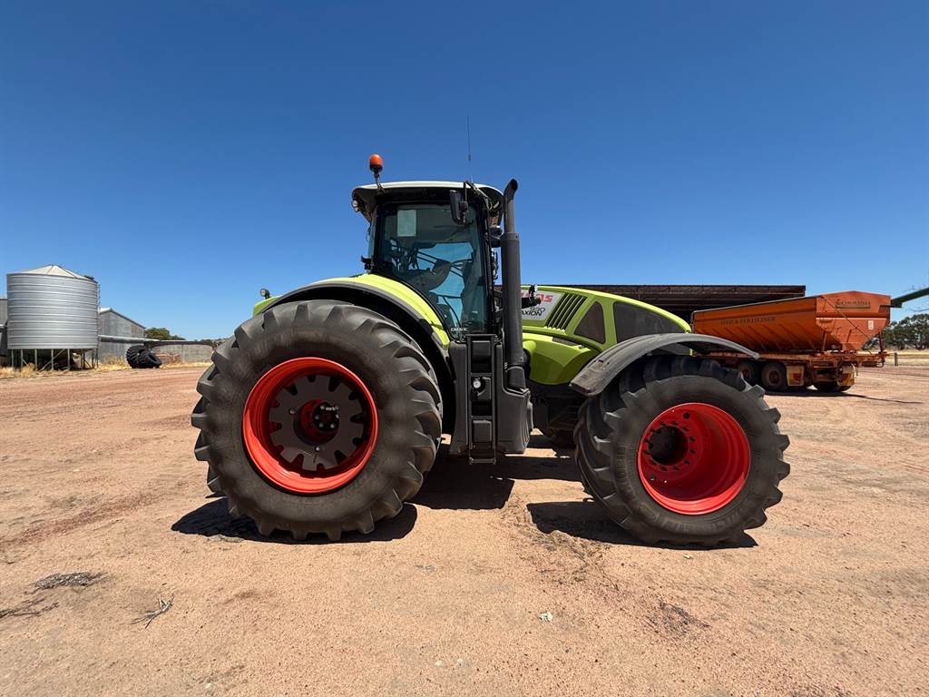 2015 CLAAS AXION 930 image 7