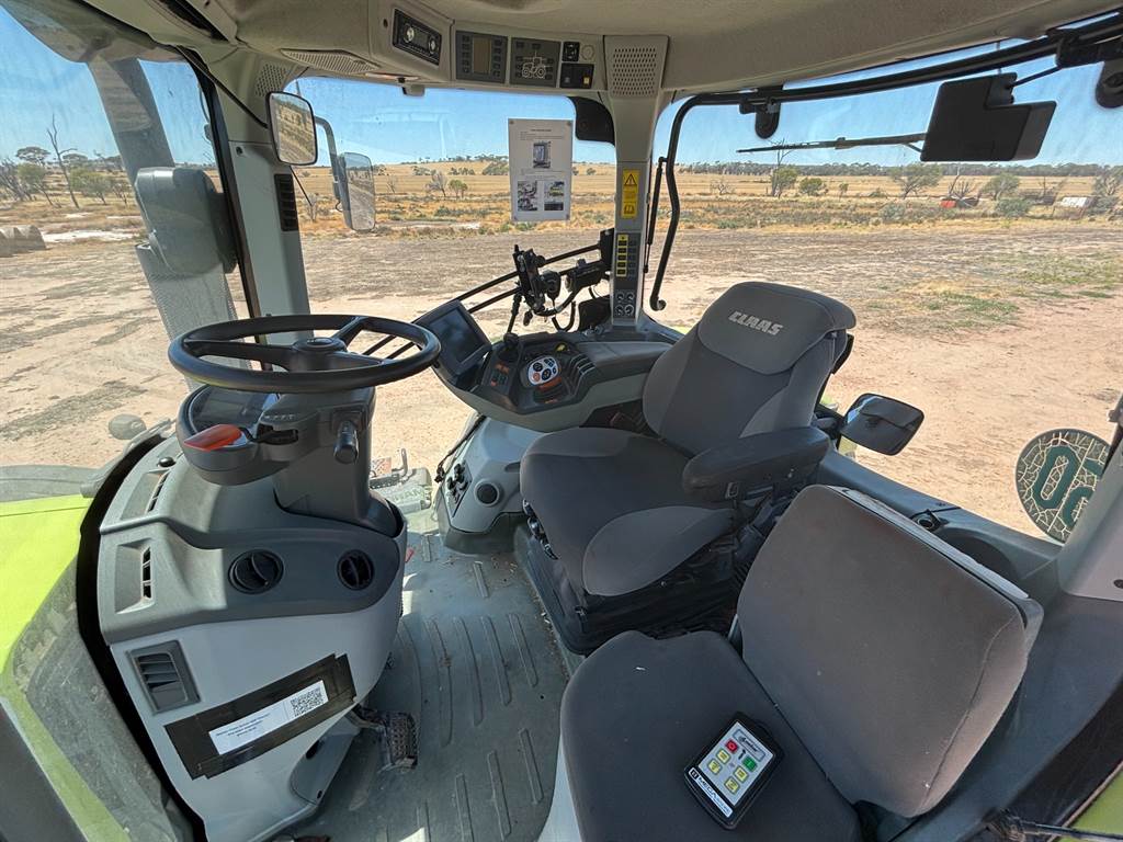 2015 CLAAS AXION 930 image 9