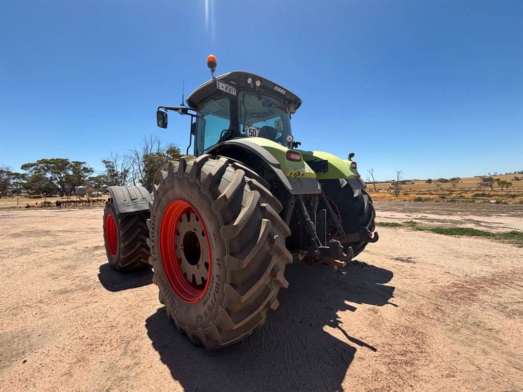 2015 CLAAS AXION 930 image 4