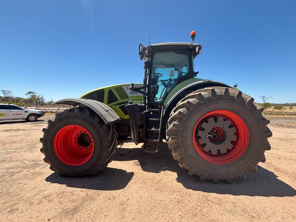 2015 CLAAS AXION 930