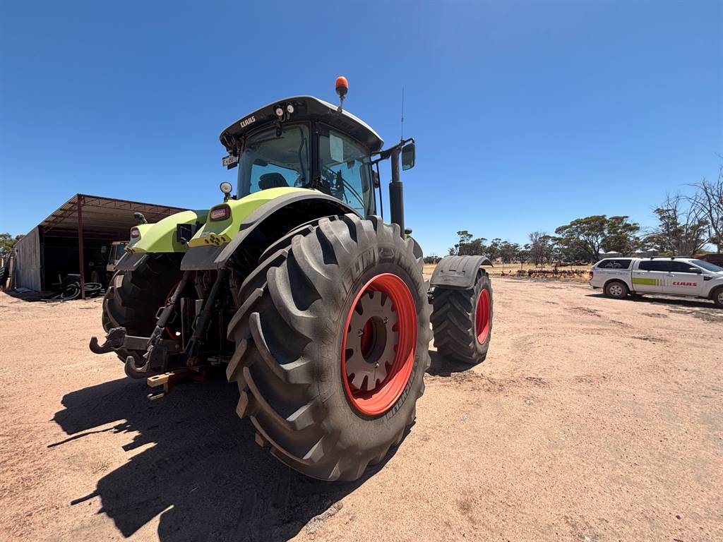 2015 CLAAS AXION 930 image 6