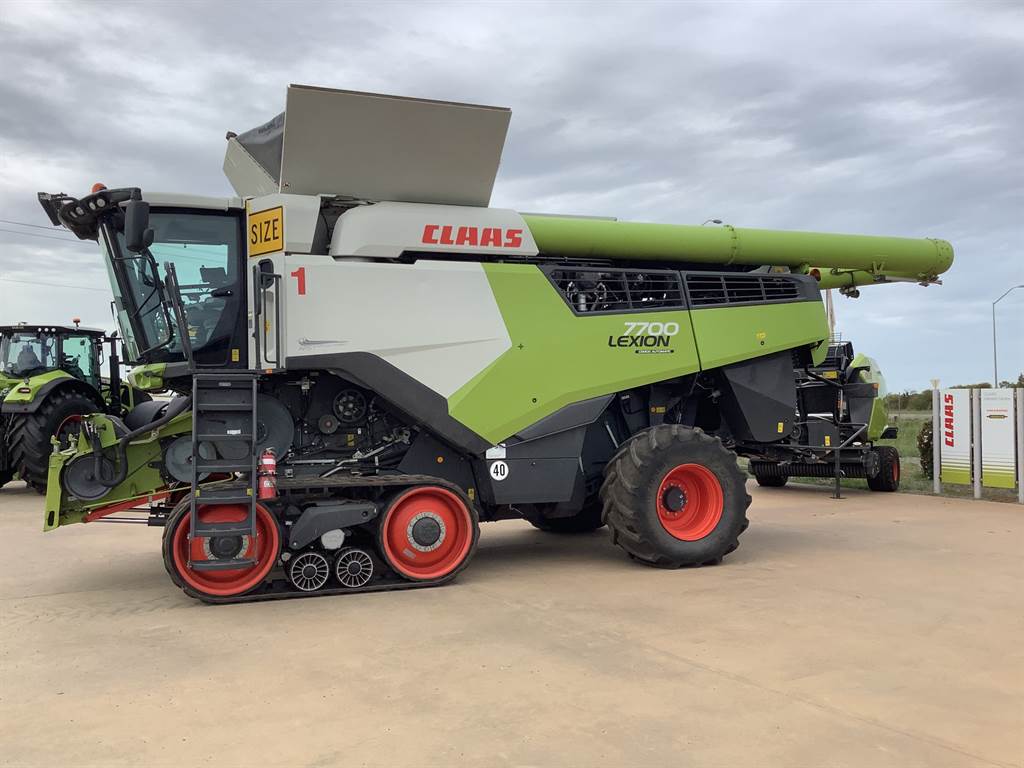 2018 New Holland CR8.90 image 7