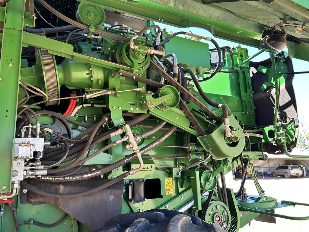 2019 John Deere S780 image 14