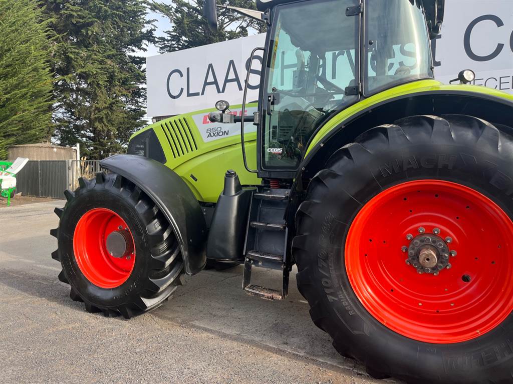 2012 CLAAS AXION 850