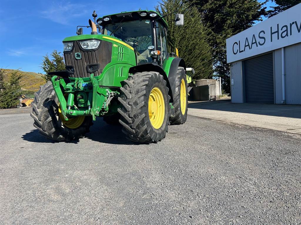 2013 John Deere 6210R