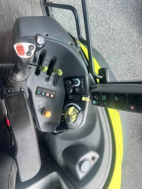 2016 CLAAS ARION 430 image 8