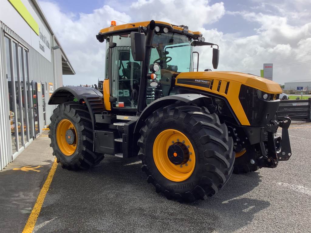 2022 JCB FASTRAC 4220