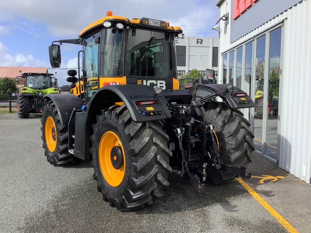 2022 JCB FASTRAC 4220