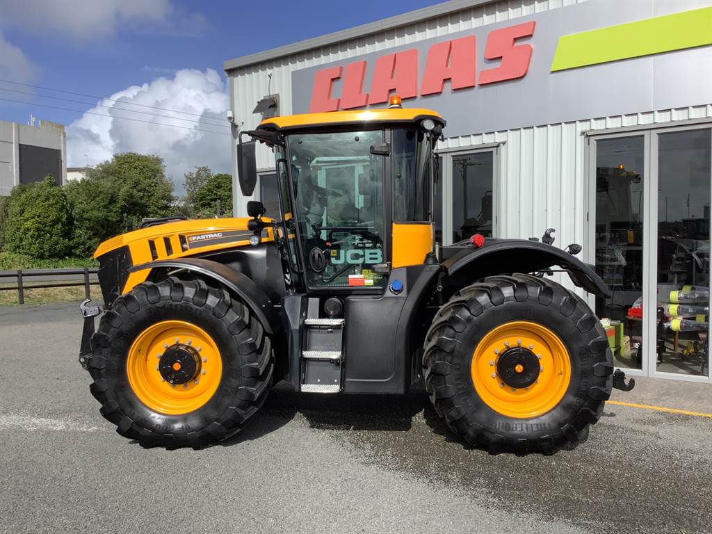 2022 JCB FASTRAC 4220