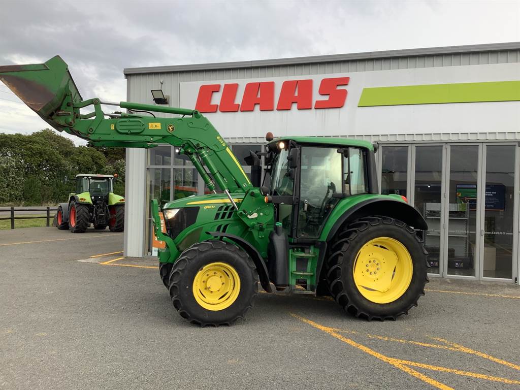2019 John Deere 6110M