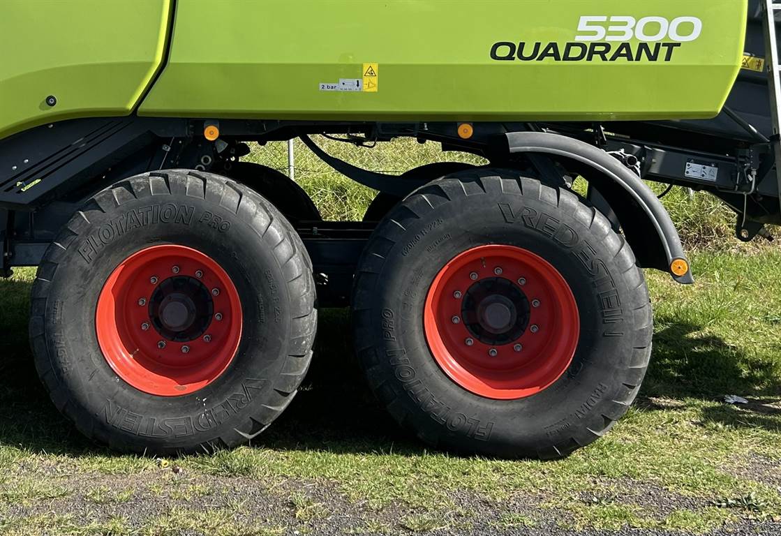 2020 CLAAS QUADRANT 5300 image 3