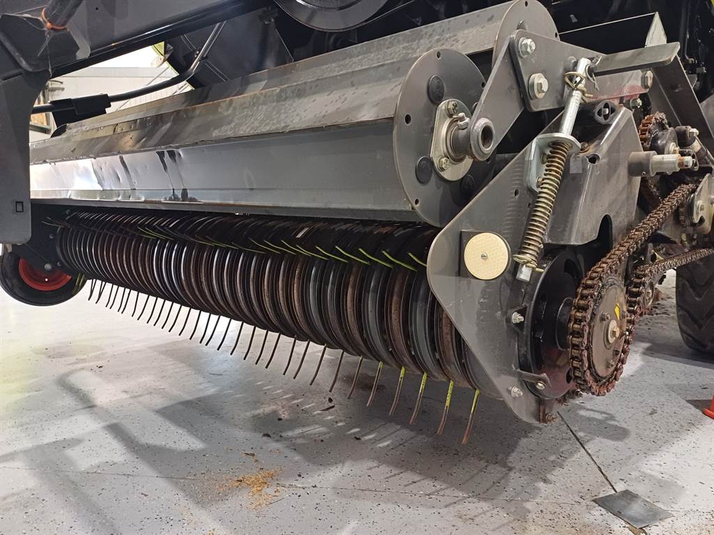 2020 CLAAS QUADRANT 5300 image 11