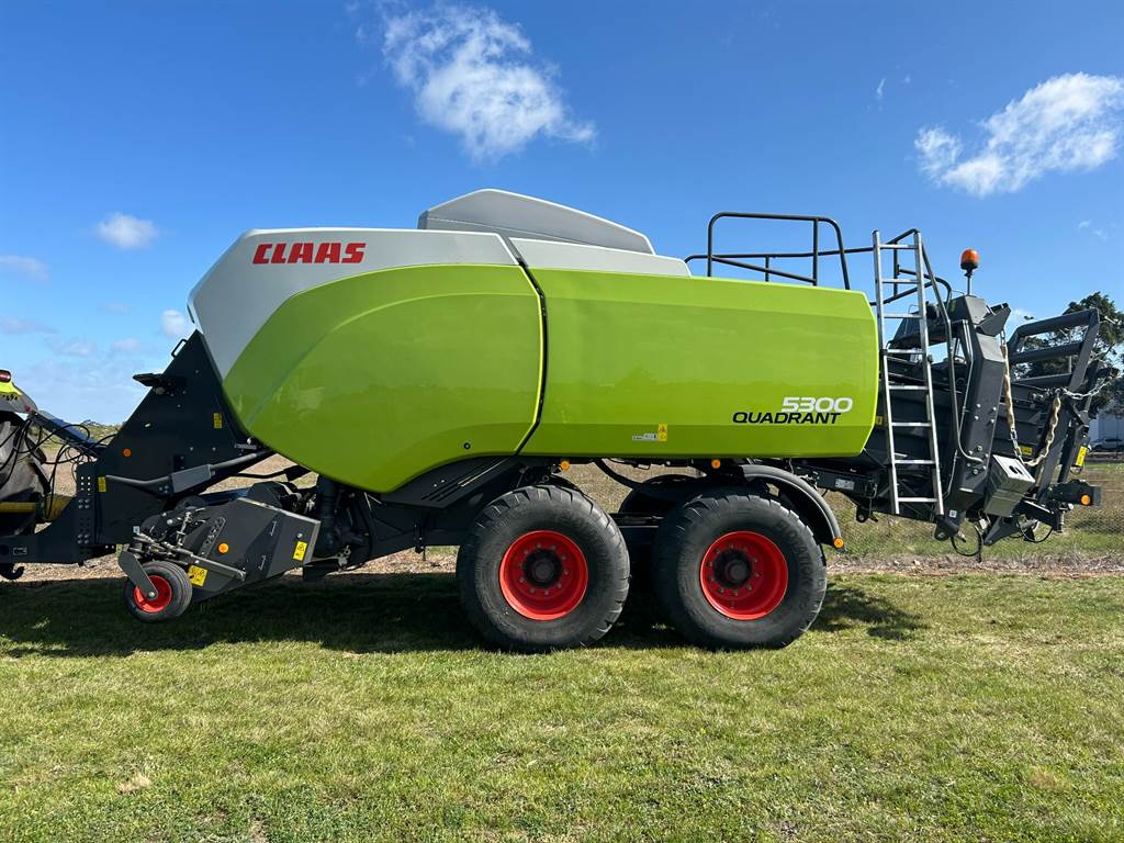 2020 CLAAS QUADRANT 5300 image 2