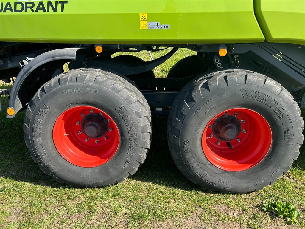 2020 CLAAS QUADRANT 5300 image 8