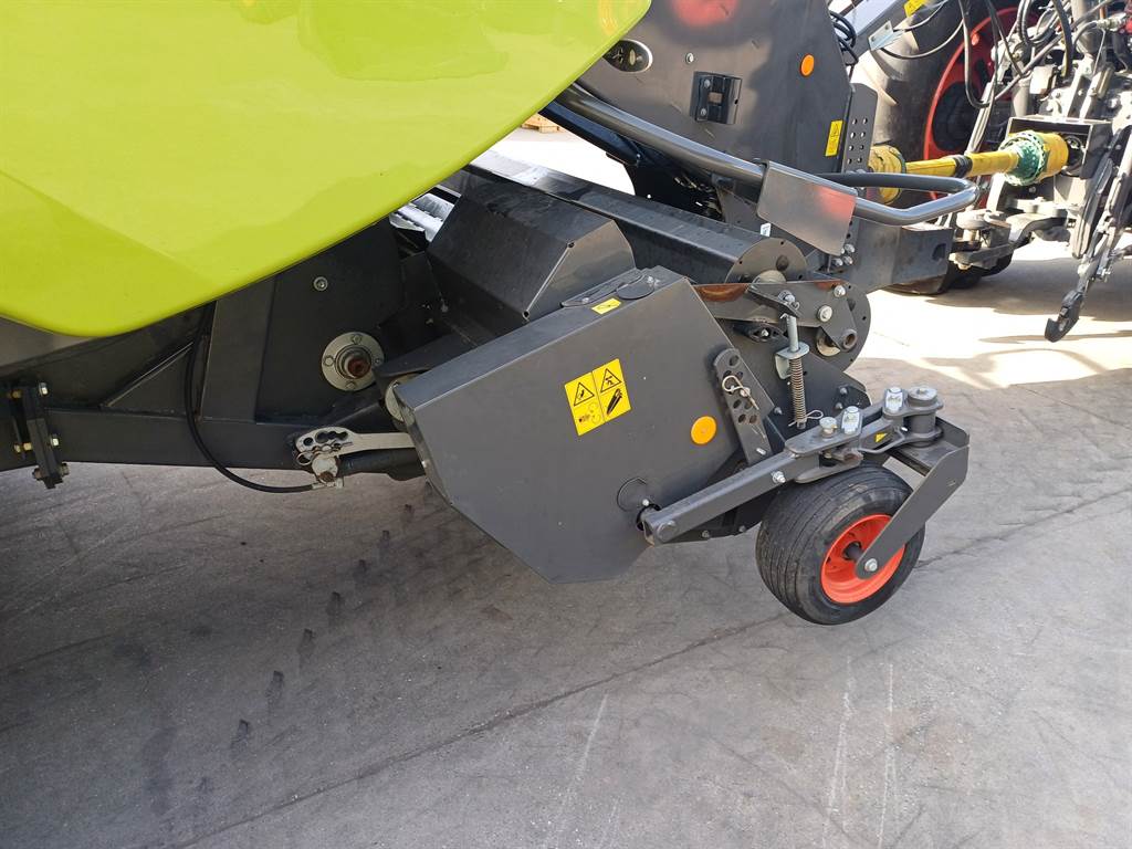 2020 CLAAS QUADRANT 5300 image 10