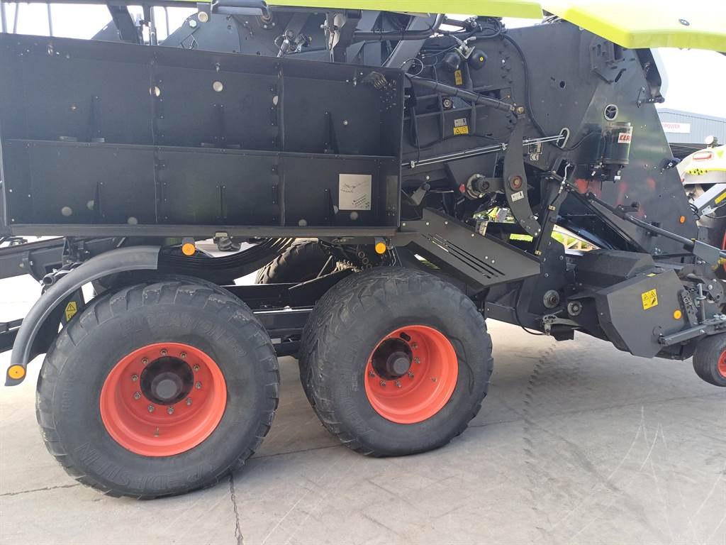 2020 CLAAS QUADRANT 5300 image 15
