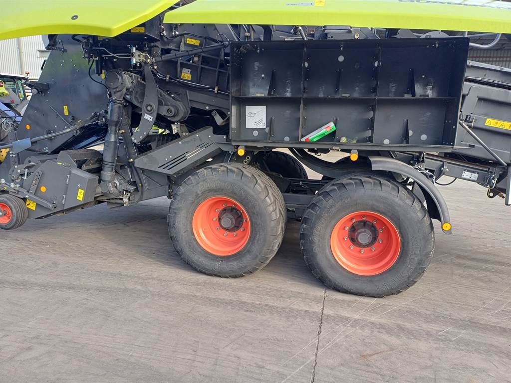 2020 CLAAS QUADRANT 5300