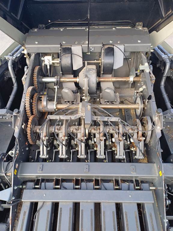 2020 CLAAS QUADRANT 5300