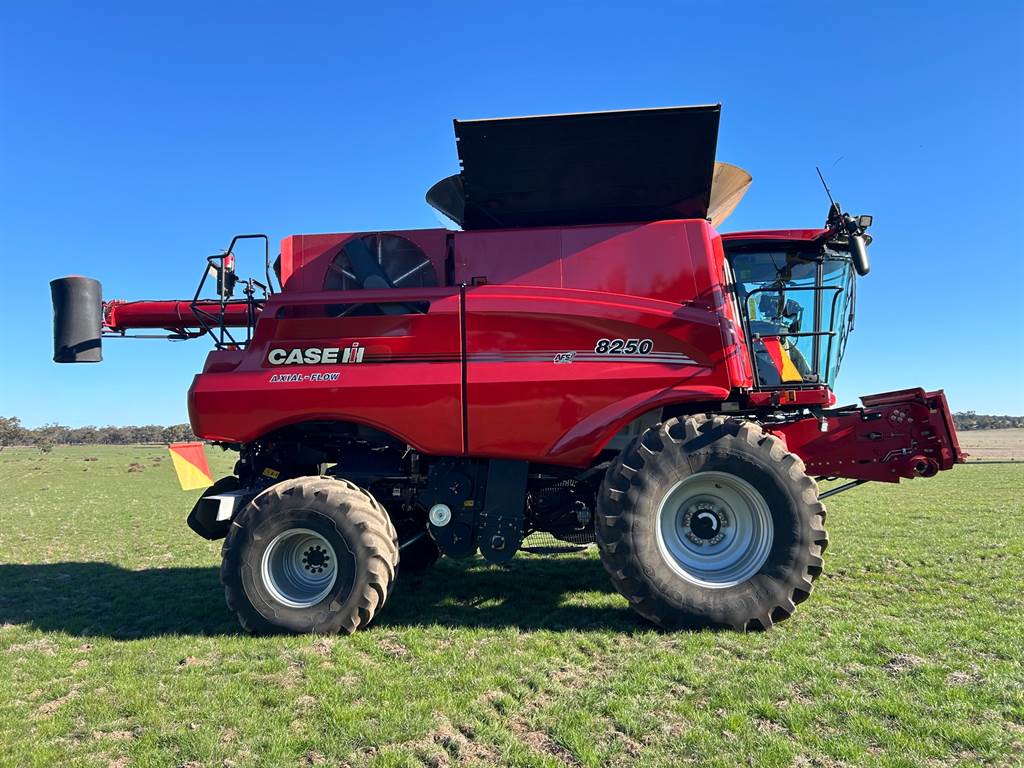 2021 CASE IH 8250 image 2