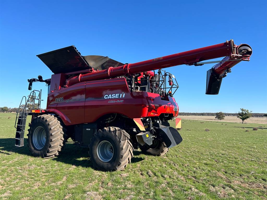 2021 CASE IH 8250 image 3