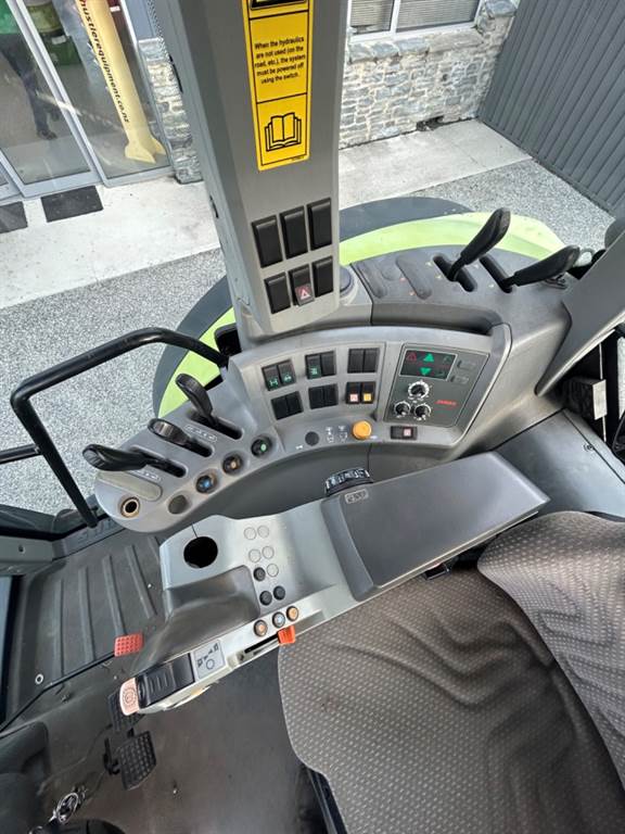 2009 CLAAS ARION 630