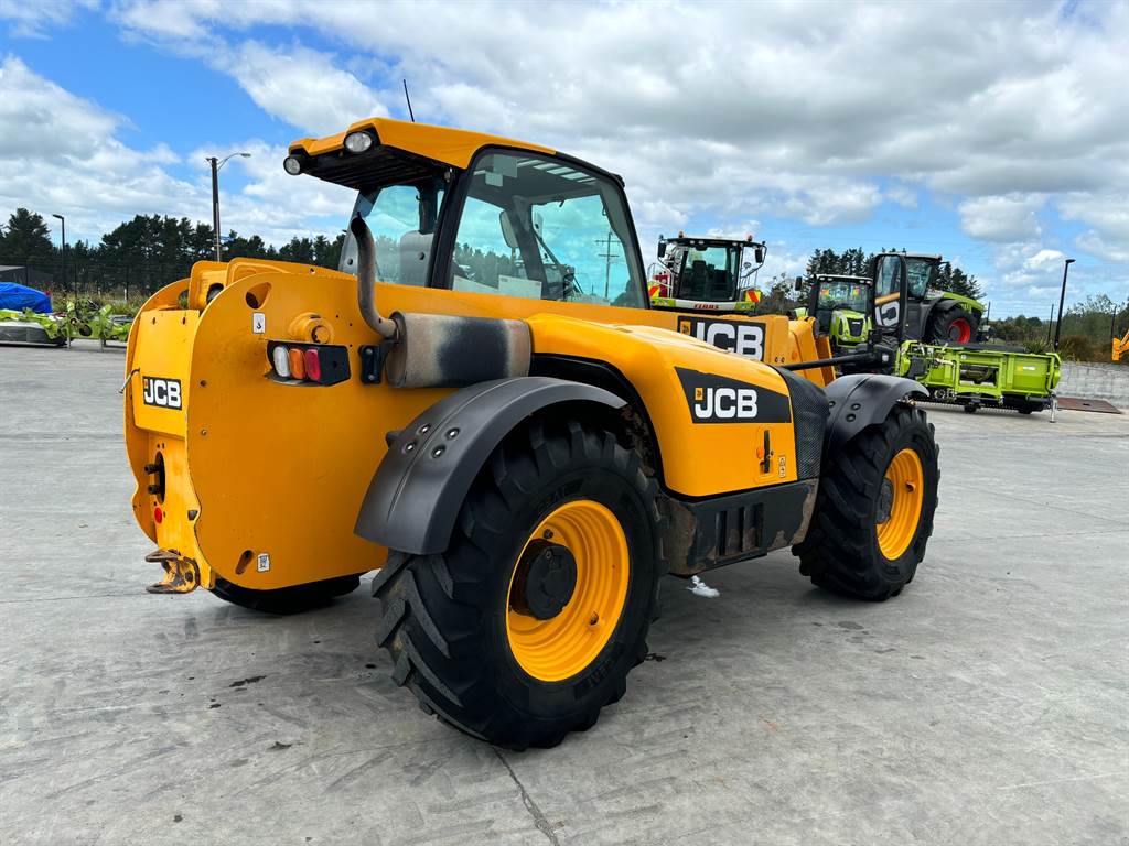 2017 JCB 531-70