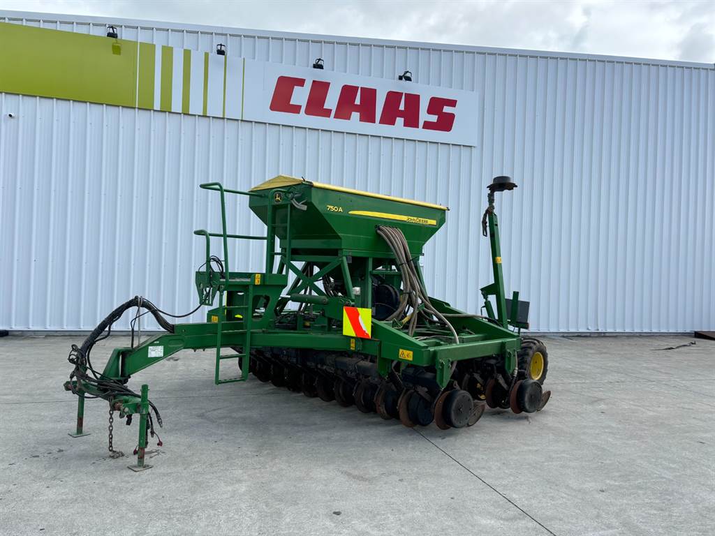 2018 John Deere 750A